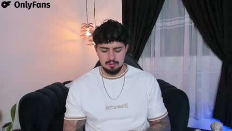 Snapshot of maximo_rodriguez chatting on 02-25-25, 05:08 Maximo online show from 02-25-25, 05:08