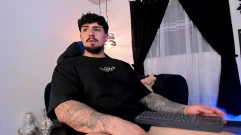 Snapshot of maximo_rodriguez chatting on 11-09-25, 02:43 Maximo online show from 11-09-25, 02:43