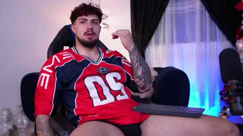 Snapshot of maximo_rodriguez chatting on 12-21-25, 04:52 Maximo online show from 12-21-25, 04:52