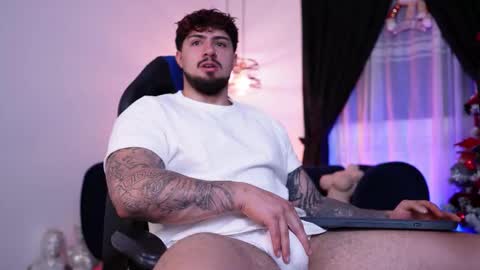 Snapshot of maximo_rodriguez chatting on 01-12-26, 05:23 Maximo online show from 01-12-26, 05:23