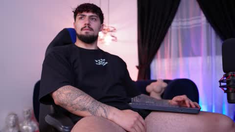 Snapshot of maximo_rodriguez chatting on 01-17-26, 05:12 Maximo online show from 01-17-26, 05:12