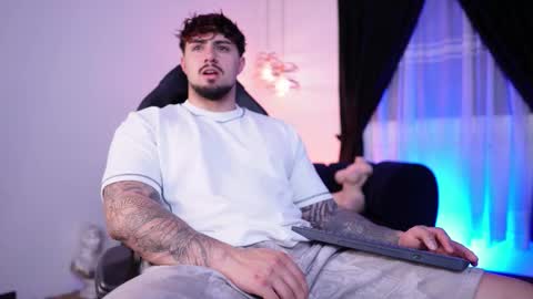 Snapshot of maximo_rodriguez chatting on 02-24-26, 04:21 Maximo online show from 02-24-26, 04:21