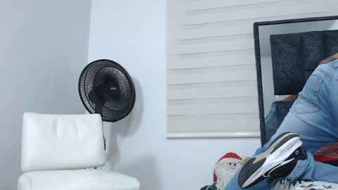 Maximo Sebastian online show from 12-25-24, 12:16