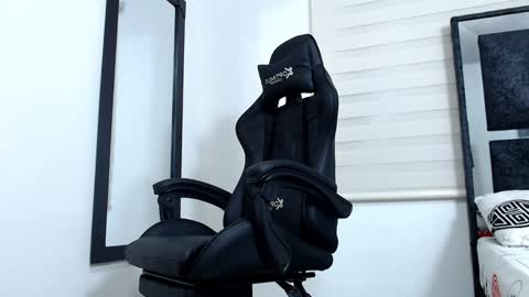 Maximo Sebastian online show from 01-26-25, 04:09