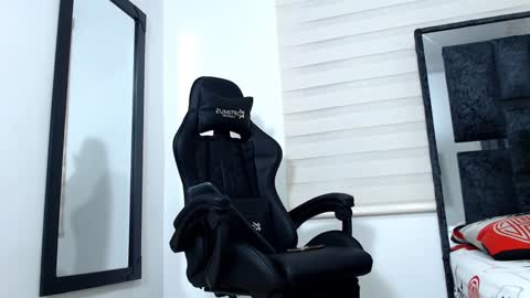 Maximo Sebastian online show from 02-02-25, 04:26