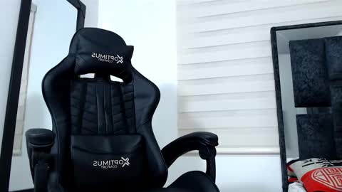 Snapshot of maximo_sebastian chatting on 02-10-25, 01:57 Maximo Sebastian online show from 02-10-25, 01:57