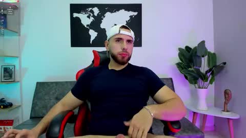 Maximo Wolf online show from 11-25-25, 08:42