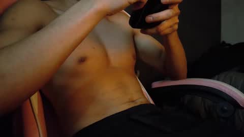 Snapshot of maximus20176 chatting on 12-22-24, 02:17 grey online show from 12-22-24, 02:17