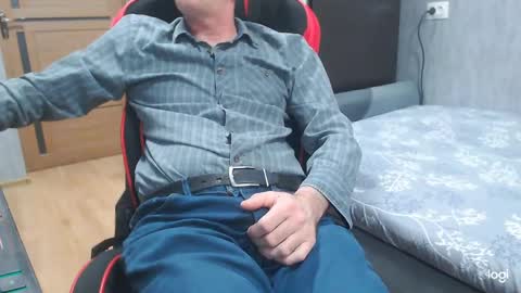 maximus3334 online show from 04-12-26, 08:36