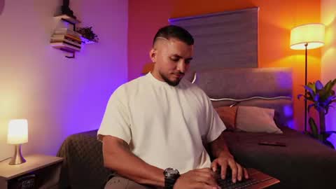 Snapshot of maximusclark chatting on 06-13-26, 02:31 Maximus Clark online show from 06-13-26, 02:31