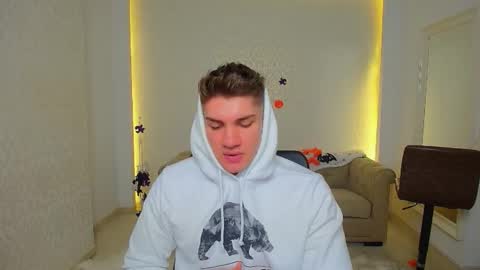 MaxKaiden online show from 10-27-25, 05:55