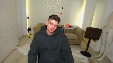 MaxKaiden online show from 10-28-25, 05:44