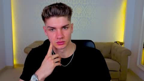 MaxKaiden online show from 04-24-26, 11:45