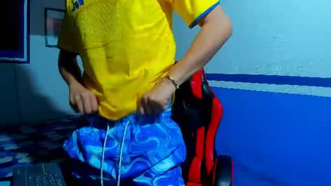 Snapshot of maxowens_oficial chatting on 06-18-26, 08:03 MAX online show from 06-18-26, 08:03
