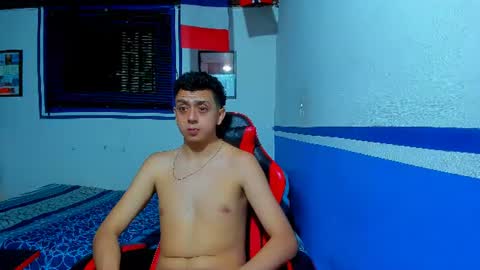 Snapshot of maxowens_oficial chatting on 07-05-26, 08:27 MAX online show from 07-05-26, 08:27