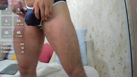 Snapshot of maxstrong01 chatting on 12-12-24, 02:48 Max online show from 12-12-24, 02:48