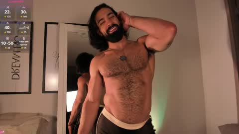 Snapshot of maxstrong01 chatting on 05-14-26, 12:06 Max online show from 05-14-26, 12:06