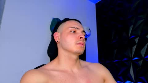 MAX online show from 11-19-25, 12:21