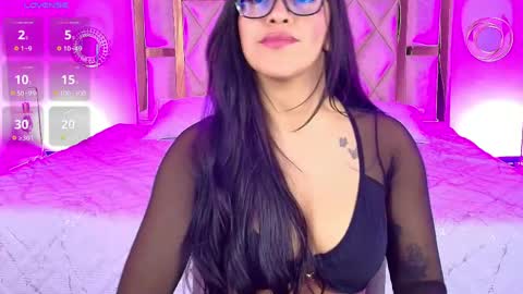Snapshot of maxxine_vxx chatting on 06-08-26, 03:56 Valentina online show from 06-08-26, 03:56