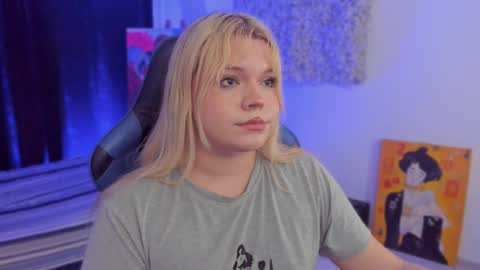 Maxine Minx online show from 12-31-24, 05:44