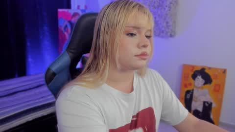 Maxine Minx online show from 12-31-24, 10:56