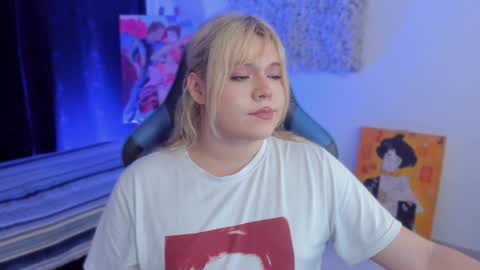 Maxine Minx online show from 01-06-25, 04:47