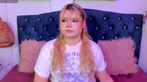 Maxine Minx online show from 01-26-25, 05:23