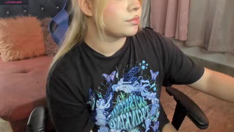 Maxine Minx online show from 01-29-25, 05:40