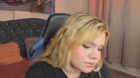 Maxine Minx online show from 02-04-25, 11:38