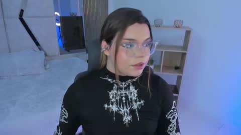 Maxine Minx online show from 11-19-25, 02:00