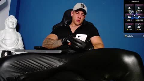 Snapshot of maxxxpowerful chatting on 10-24-25, 03:47 maxxxpowerful online show from 10-24-25, 03:47