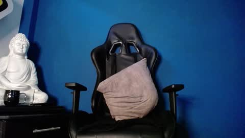 Snapshot of maxxxpowerful chatting on 10-31-25, 04:52 maxxxpowerful online show from 10-31-25, 04:52