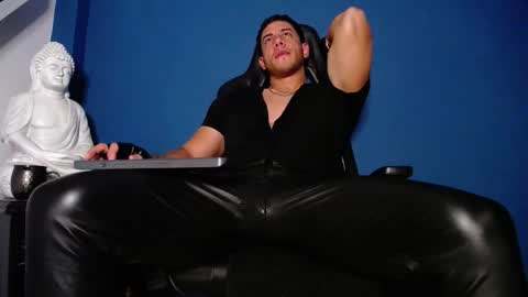 Snapshot of maxxxpowerful chatting on 11-26-25, 04:13 maxxxpowerful online show from 11-26-25, 04:13