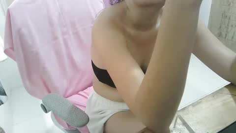 Snapshot of may171822 chatting on 09-24-25, 03:43 may online show from 09-24-25, 03:43