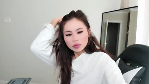 Mia online show from 10-26-25, 04:29