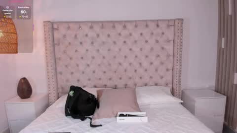 Snapshot of maya_blue_ chatting on 10-25-25, 04:20 Maya online show from 10-25-25, 04:20