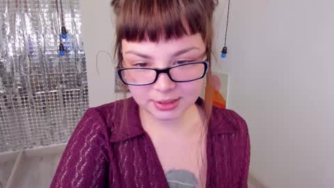 Woman online show from 12-15-25, 01:37