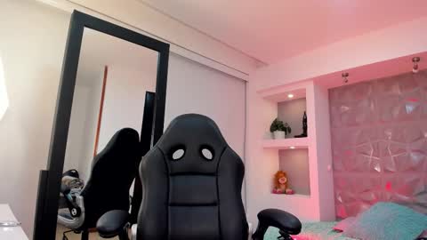 Maya online show from 11-06-25, 05:08