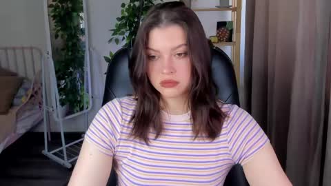 Snapshot of mayaamimi chatting on 06-01-26, 01:29 Mimi online show from 06-01-26, 01:29