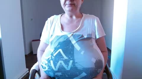 Snapshot of mayabbw50tits chatting on 05-29-26, 05:38 Maya online show from 05-29-26, 05:38