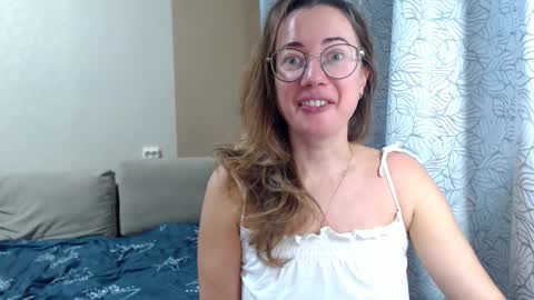 Snapshot of mayacateyes chatting on 12-20-25, 03:41 Maya online show from 12-20-25, 03:41