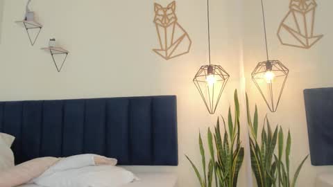 Snapshot of mayaevansmg chatting on 12-01-25, 12:32 SOFIA online show from 12-01-25, 12:32