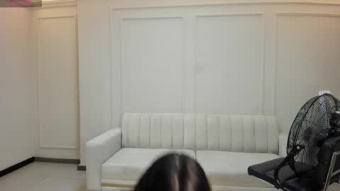 M A Y A    H O F F M A N online show from 02-11-26, 11:15