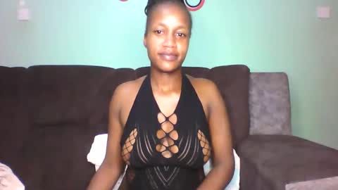 Snapshot of mayasmiley_ chatting on 02-06-26, 12:48 prettydoll online show from 02-06-26, 12:48