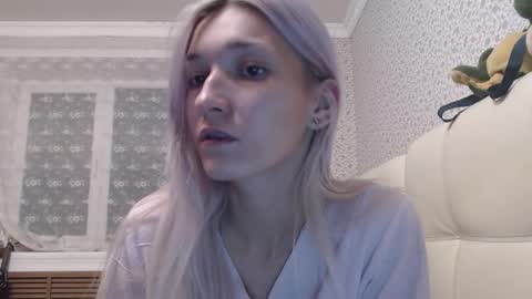 Snapshot of maybe_doll chatting on 10-19-25, 09:04 maybe_doll online show from 10-19-25, 09:04