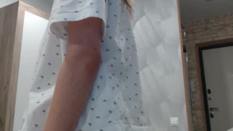 Snapshot of maybe_doll chatting on 03-20-26, 09:08 maybe_doll online show from 03-20-26, 09:08