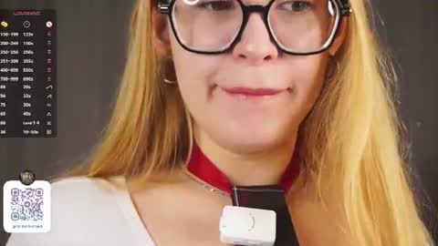 Snapshot of maybellebyone chatting on 07-20-26, 06:32 Milina online show from 07-20-26, 06:32
