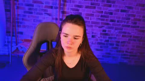 maybloom_ online show from 04-18-26, 10:08