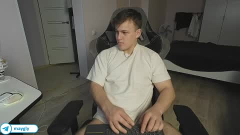 Snapshot of maygly chatting on 05-01-26, 02:21 Slava and Alextatto online show from 05-01-26, 02:21