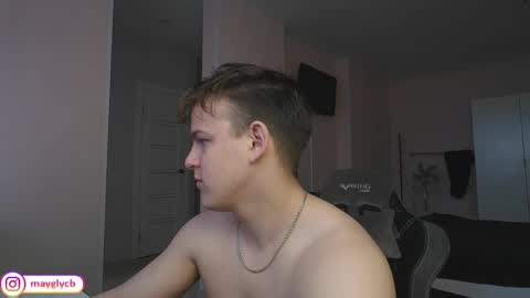 Snapshot of maygly chatting on 05-16-26, 06:32 Slava and Alextatto online show from 05-16-26, 06:32